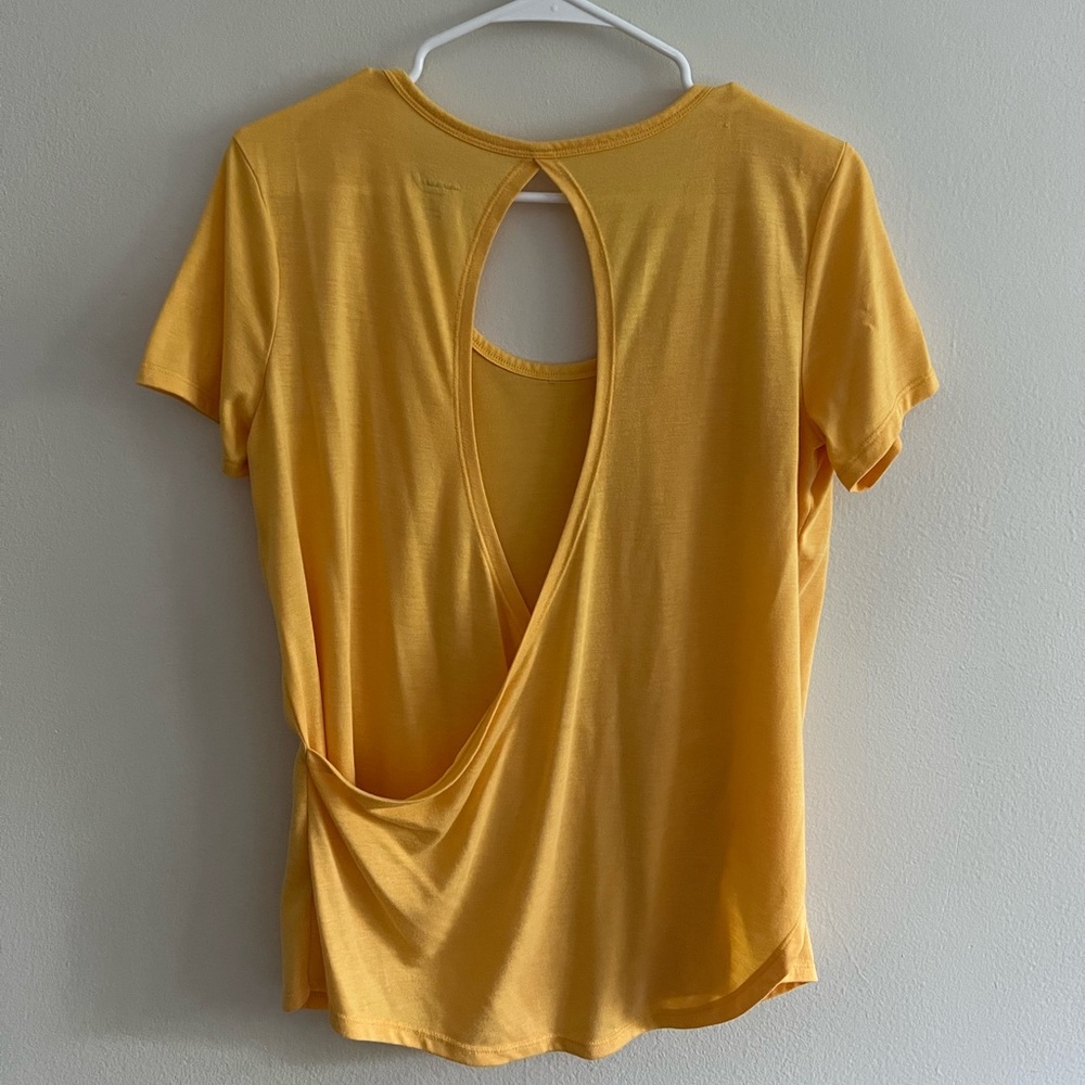 Yellow Old Navy activewear shirt with an open back